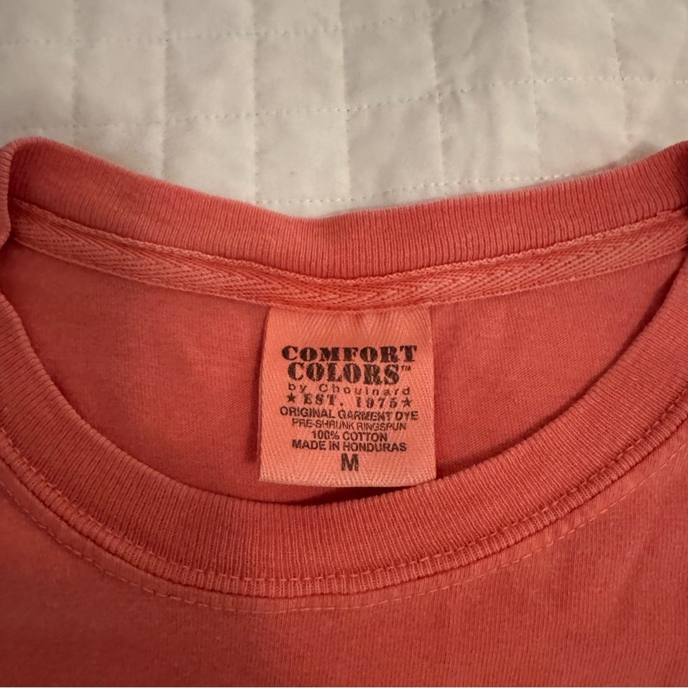 Comfort Colors Coral Pocket Tee with Chi Omega Letters - XO - Picture 3 of 3